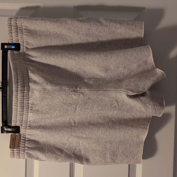 Pink relaxed sweat shorts - Picture 2 of 3